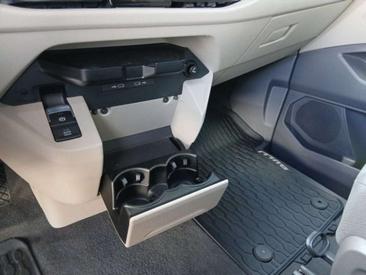 Volkswagen Multivan TDI Life — photo 18
