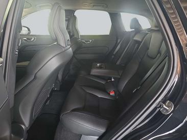 Volvo XC60 B5 Plus — photo 10