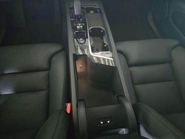 Volvo XC60 B5 Plus — photo 21