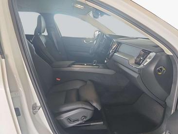 Volvo XC60 B5 Plus — photo 8