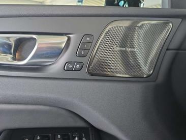Volvo XC60 B5 Plus — photo 17
