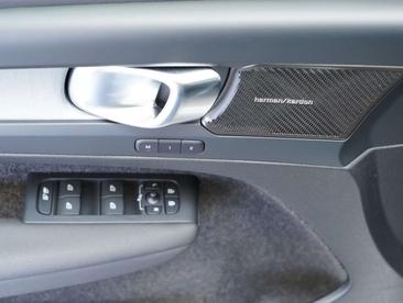 Volvo XC40 B4 Plus — photo 7