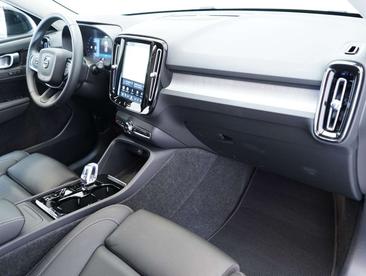 Volvo XC40 B4 Plus — photo 10