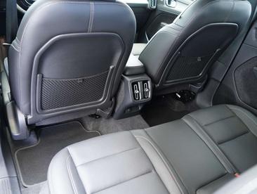 Volvo XC40 B4 Plus — photo 14