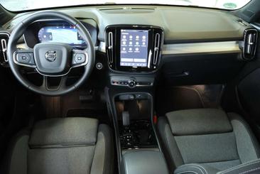 Volvo XC40 B4 Plus — photo 10