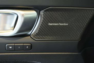 Volvo XC40 B4 Plus — photo 17