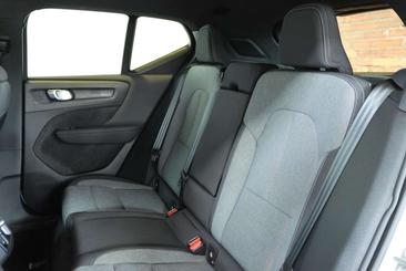 Volvo XC40 B4 Plus — photo 19