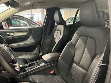 Volvo XC40 B3 — photo 5