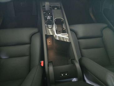 Volvo XC60 B5 Plus — photo 21