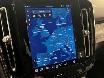 Volvo XC40 B3 — photo 9