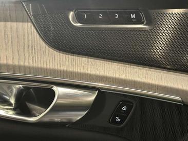 Volvo XC90 T8 Recharge Plus — photo 13