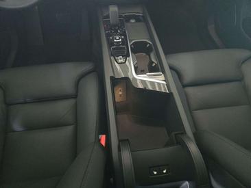 Volvo XC60 B5 Plus — photo 19