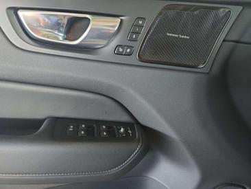 Volvo XC60 B5 Plus — photo 18