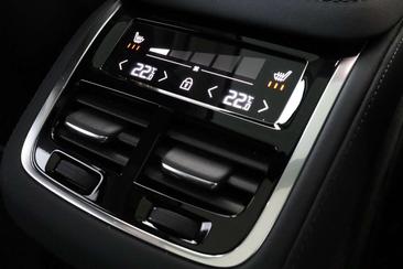 Volvo XC90 T8 Recharge Plus — photo 13