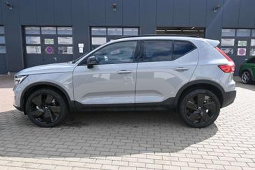 Volvo XC40 B4 Plus — photo 2