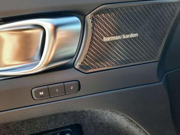 Volvo XC40 B3 Plus — photo 13