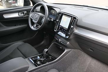 Volvo XC40 B4 Plus — photo 13