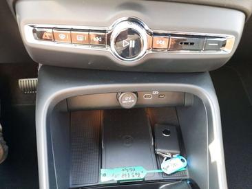 Volvo XC40 B3 Plus — photo 17