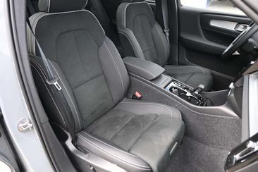 Volvo XC40 B4 Plus — photo 14