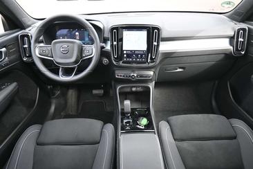 Volvo XC40 B4 Plus — photo 19