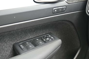 Volvo XC40 B4 Plus — photo 28