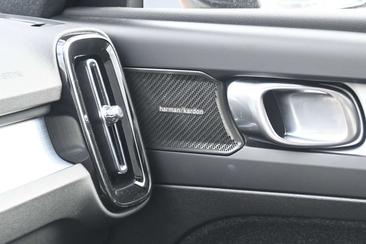 Volvo XC40 B4 Plus — photo 29