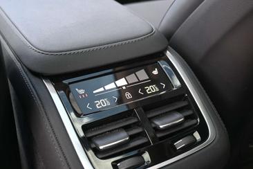 Volvo XC90 T8 Plus — photo 25