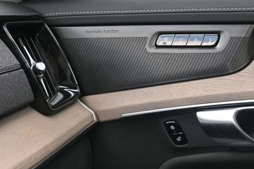 Volvo XC90 T8 Plus — photo 29