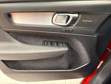 Volvo XC40 B4 Plus — photo 12