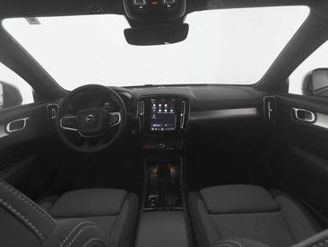 Volvo XC40 B3 Plus — photo 3