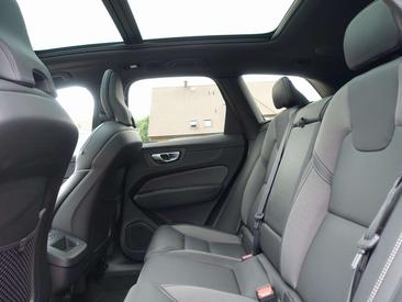 Volvo XC60 B5 Plus — photo 10