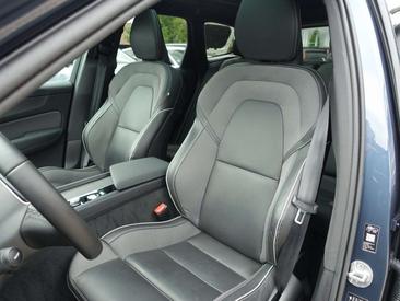 Volvo XC60 B5 Plus — photo 11