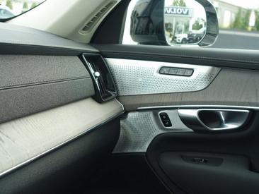 Volvo XC90 T8 — photo 21