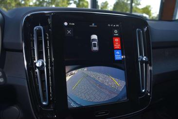 Volvo XC40 Recharge Core — photo 15