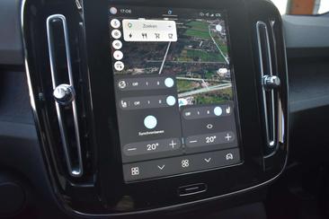 Volvo XC40 Recharge Core — photo 16