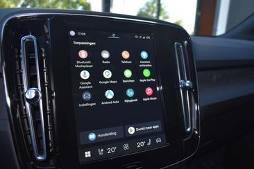 Volvo XC40 Recharge Core — photo 17