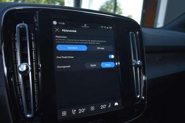 Volvo XC40 Recharge Core — photo 18