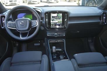 Volvo XC40 Recharge Core — photo 21