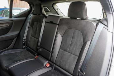 Volvo XC40 T3 R Design — photo 14