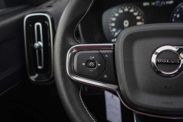 Volvo XC40 T3 R Design — photo 18