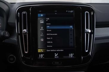 Volvo XC40 T3 R Design — photo 22