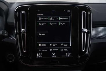 Volvo XC40 T3 R Design — photo 24