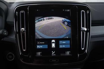 Volvo XC40 T3 R Design — photo 26