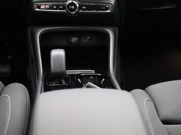 Volvo XC40 Recharge Core — photo 9
