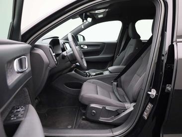 Volvo XC40 Recharge Core — photo 10