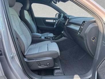 Volvo XC40 B4 Plus — photo 3