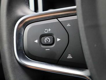 Volvo XC40 Recharge Core — photo 17