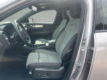 Volvo XC40 B3 Plus — photo 2