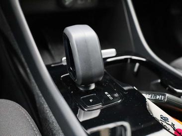 Volvo XC40 Recharge Core — photo 18