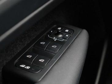Volvo XC40 Recharge Core — photo 29